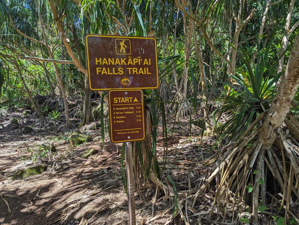 Hanakāpīʻai Falls Trail Head